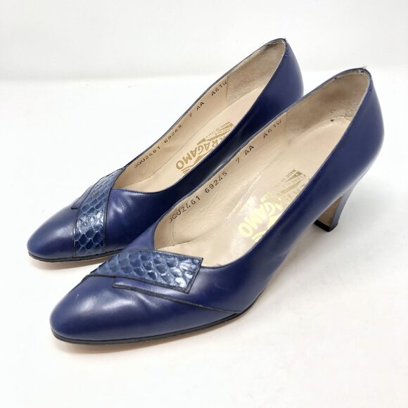 Salvatore Ferragamo Blue Leather Mid-Heel Pumps Textured Size 7 AA Vintage Italy - Picture 9 of 13